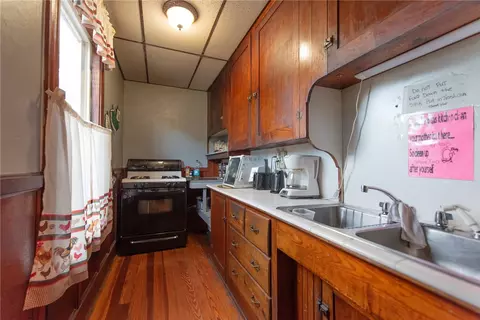 201 4th Ave, Woonsocket, RI 02895 photo 8