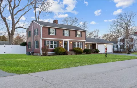 34 Bayberry Ln, East Greenwich, RI 02818