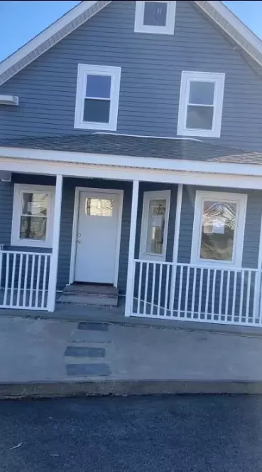 89 Shore Rd, East Providence, RI 02915