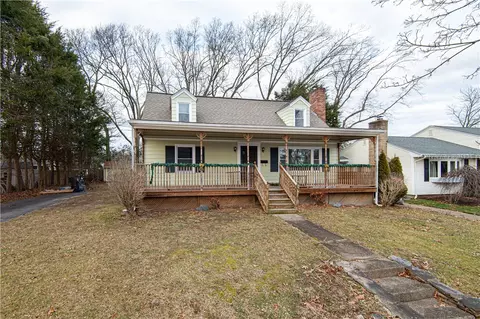 77 Enfield Dr, West Warwick, RI 02893