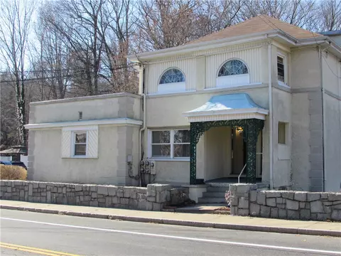 1423 Manville Rd, Woonsocket, RI 02895