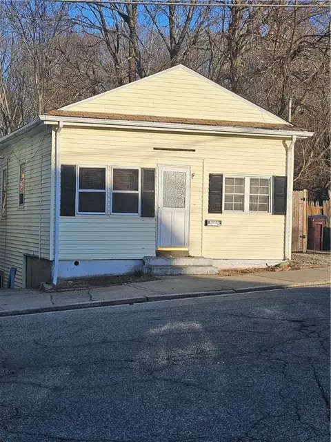 232 Transit St, Woonsocket, RI 02895