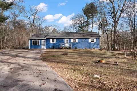 27 Bell Schoolhouse Rd, Richmond, RI 02892