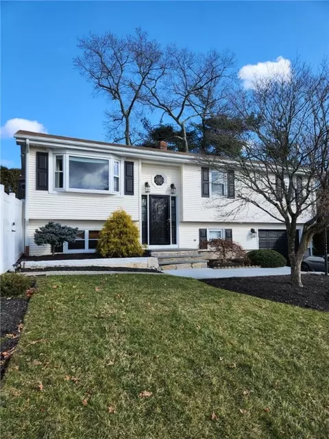 3 Labonte Dr, North Providence, RI 02911