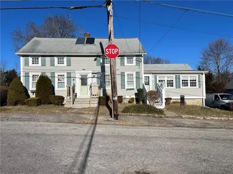 9 Meeting St, Coventry, RI 02816