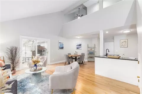 807 Williamsburg Cir #807, Warwick, RI 02886