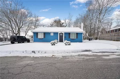 83 Shawomet Ave, Somerset, MA 02726