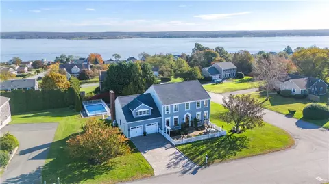 5 Julia Ct, Portsmouth, RI 02871