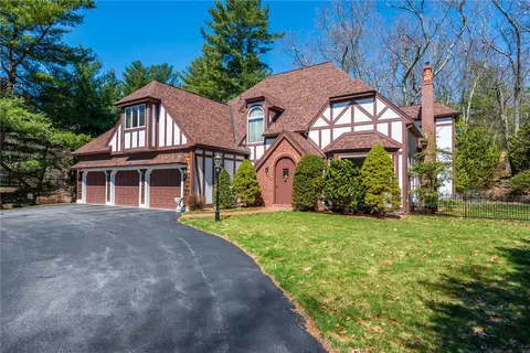 34 Georgiana Dr, Cumberland, RI 02864