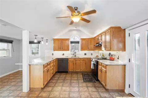 197 Providence St, Woonsocket, RI 02895 photo 9