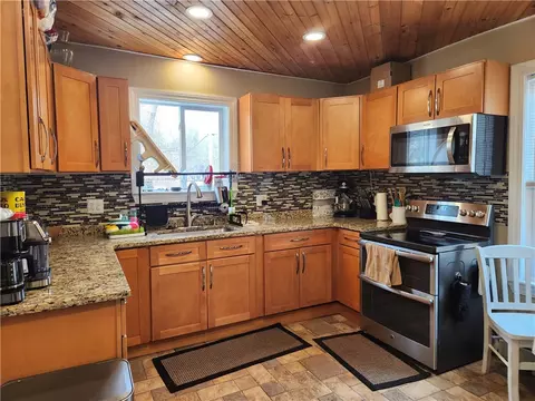 5 Laurel St, Woonsocket, RI 02895 photo 5