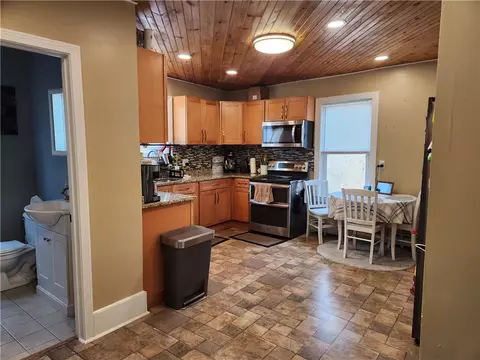 5 Laurel St, Woonsocket, RI 02895 photo 7