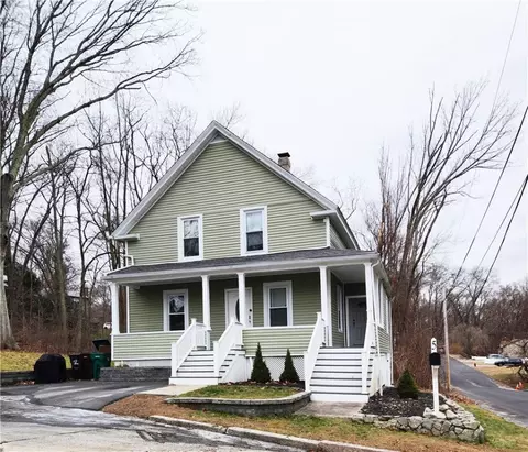 5 Laurel St, Woonsocket, RI 02895