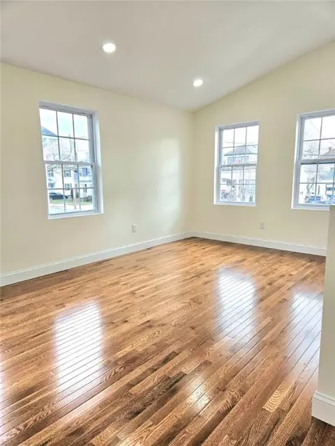 261 Warrington St, Providence, RI 02907 photo 12
