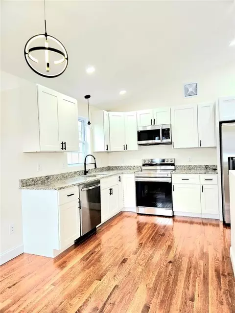 261 Warrington St, Providence, RI 02907 photo 7