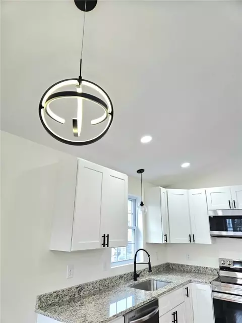 261 Warrington St, Providence, RI 02907 photo 11