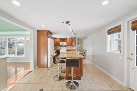 76 Leslie Rd, Warwick, RI 02888 photo 5
