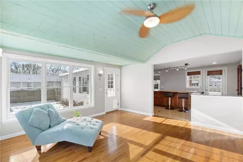 76 Leslie Rd, Warwick, RI 02888 photo 3
