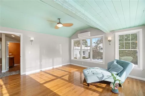 76 Leslie Rd, Warwick, RI 02888 photo 2
