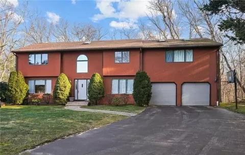 15 Jennifer Cir, Cranston, RI 02921