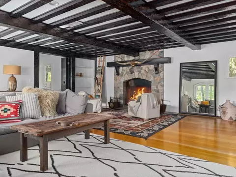 960 Hartford Pike, Scituate, RI 02857