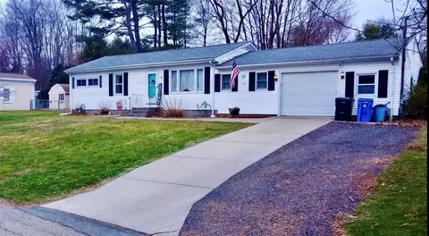 9 Palomino Dr, Cumberland, RI 02864