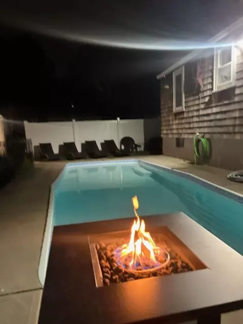 105 Puritan Ave, Cranston, RI 02920