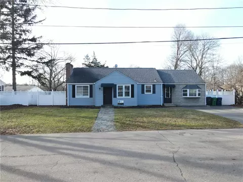 3 Chambly Ave, Warwick, RI 02888