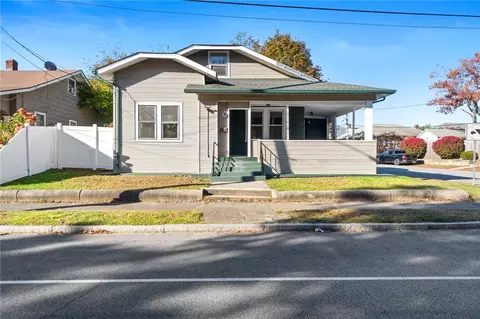 466 Daggett Ave, Pawtucket, RI 02861