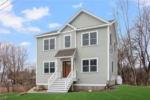 81 Ninigret Rd, Narragansett, RI 02882