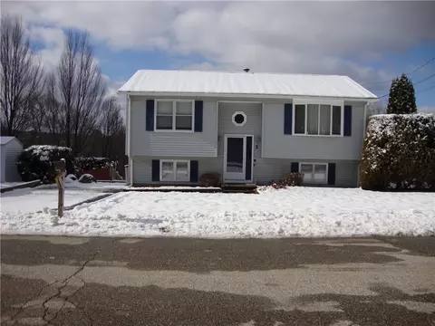 5 Pembroke Dr, Johnston, RI 02919