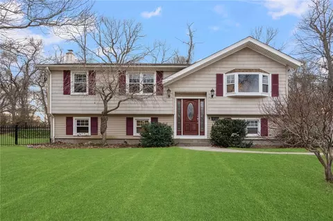 251 Capron Farm Dr, Warwick, RI 02886