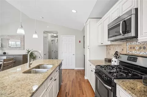 119 Danielle Dr, Woonsocket, RI 02895 photo 9