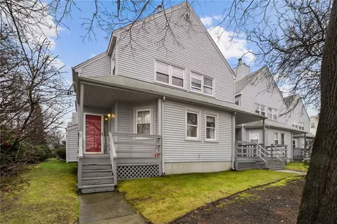 16 Grove St, Pawtucket, RI 02860