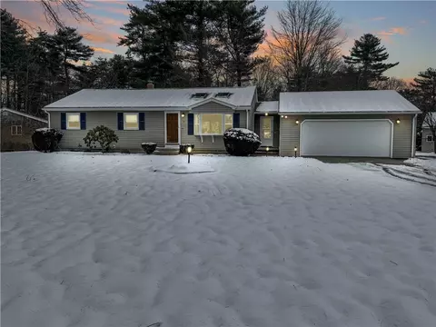 2 Juniper Trl, Scituate, RI 02831