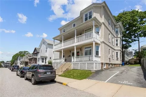 7 Bayview Ave, Newport, RI 02840