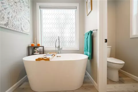 Bath - 267 Boulder View Dr, Warwick, RI 02886 photo 5 of 7