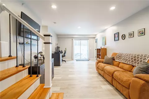 Living - 267 Boulder View Dr, Warwick, RI 02886 photo 3 of 4