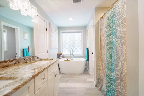 Bath - 267 Boulder View Dr, Warwick, RI 02886 photo 4 of 7