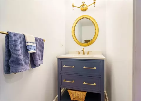 Bath - 267 Boulder View Dr, Warwick, RI 02886 photo 3 of 7