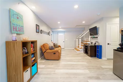 Living - 267 Boulder View Dr, Warwick, RI 02886 photo 4 of 4
