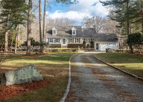 16 Bedford Ln, North Kingstown, RI 02852
