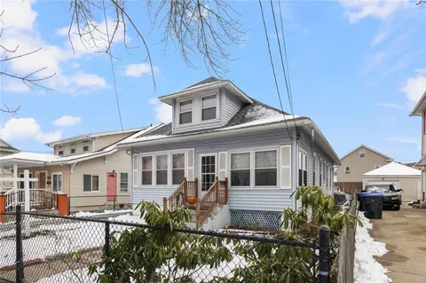 40 Alvin St, Providence, RI 02907
