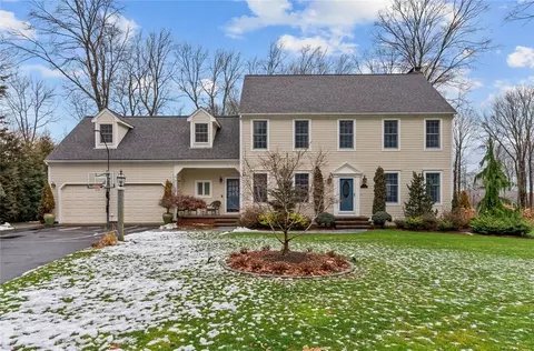 9 Aspen Ln, Smithfield, RI 02828