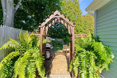 105 Lockhaven Rd, Warwick, RI 02889 photo 7