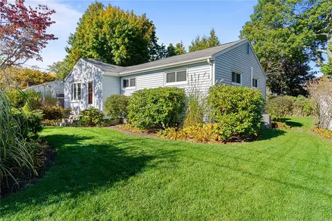 105 Lockhaven Rd, Warwick, RI 02889 photo 4