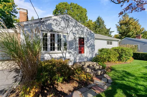 105 Lockhaven Rd, Warwick, RI 02889 photo 3