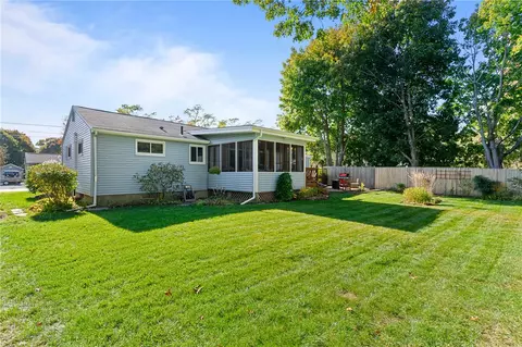 105 Lockhaven Rd, Warwick, RI 02889 photo 5