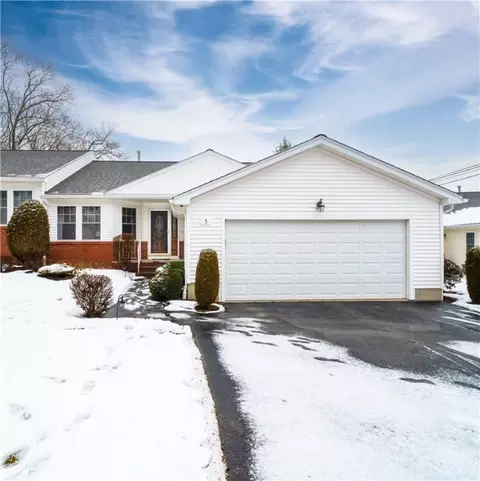 5 Lees Farm Commons Dr, North Providence, RI 02904