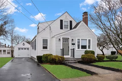 32 Palmer Ave, Cranston, RI 02920